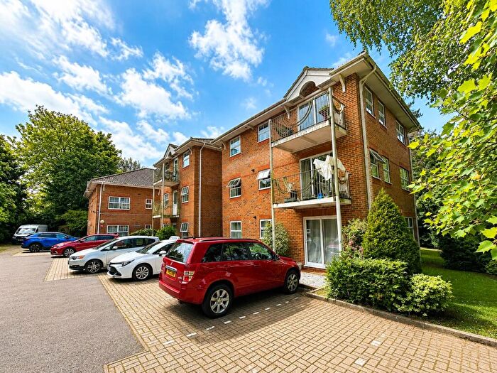 2 Bedroom Apartment For Sale In Winchester Road, Southampton, SO16