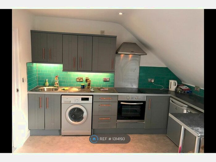 1 Bedroom Flat To Rent In St. Clements Road, Bournemouth BH1