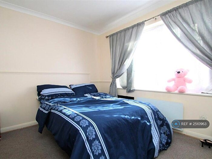 2 Bedroom Flat To Rent In Arborfield Close, Slough, SL1