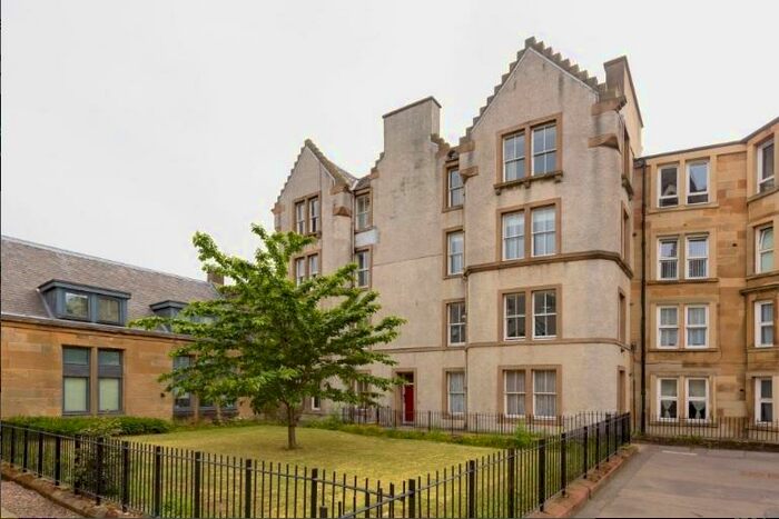 2 Bedroom Flat To Rent In Caledonian Crescent, Edinburgh, EH11