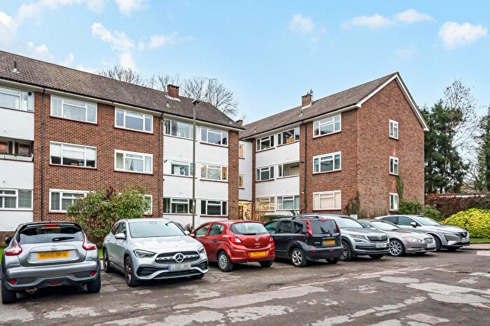 3 Bedroom Flat For Sale In Foreland Court, Holders Hill Road, NW4
