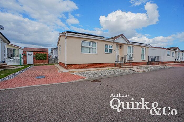 2 Bedroom Mobile/park Home For Sale In Creek Road, Canvey Island, SS8