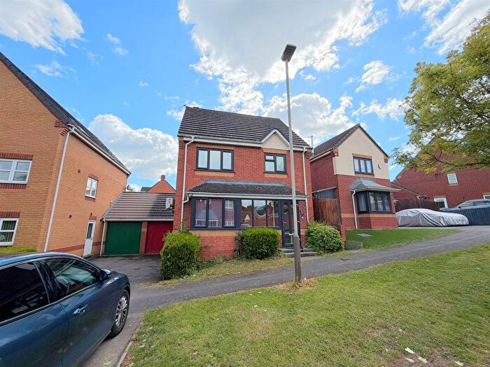 3 Bedroom Link Detached House For Sale In Edgefield Close, Hamilton, Leicester, LE5