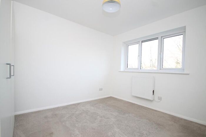1 Bedroom Flat For Sale In Bracken Close, Great Bookham, KT23