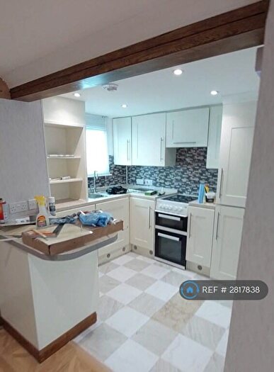 3 Bedroom Flat To Rent In The Triangle, Bournemouth, BH2