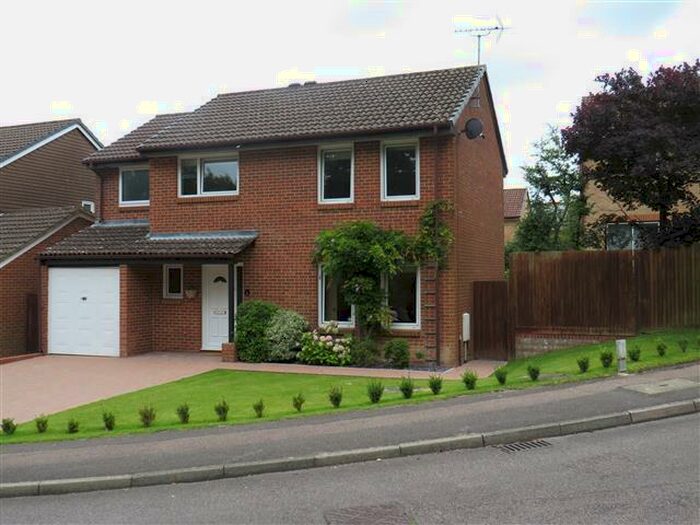 4 Bedroom House To Rent In Chepstow Close, Crawley, RH10