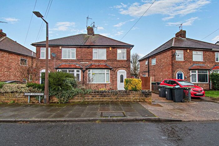 3 Bedroom Semi Detached House For Sale In West Crescent, Beeston, Nottingham, NG9