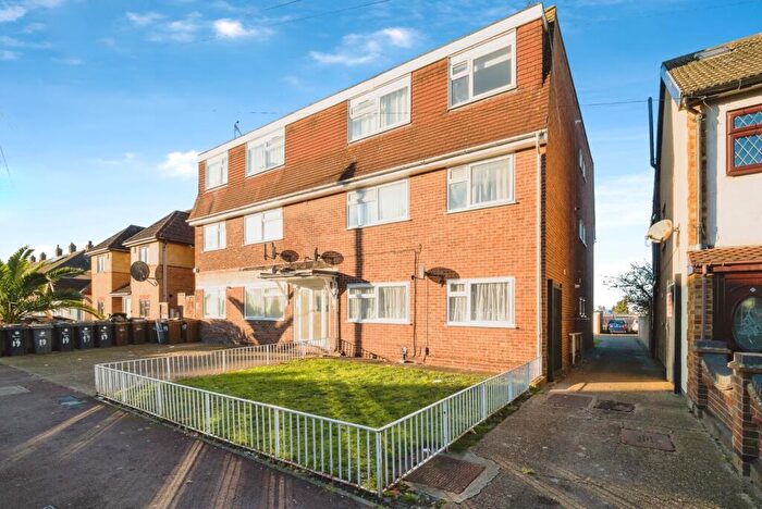 2 Bedroom Flat For Sale In Norton Road, Dagenham, Essex, RM10