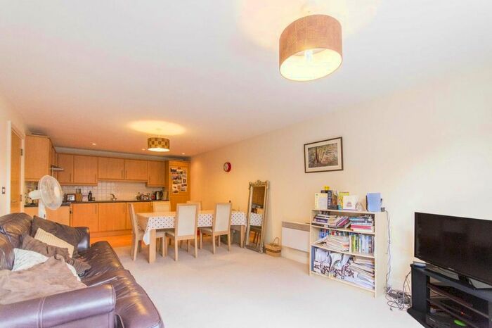 2 Bedroom Flat To Rent In Ferndale Road, London, SW9