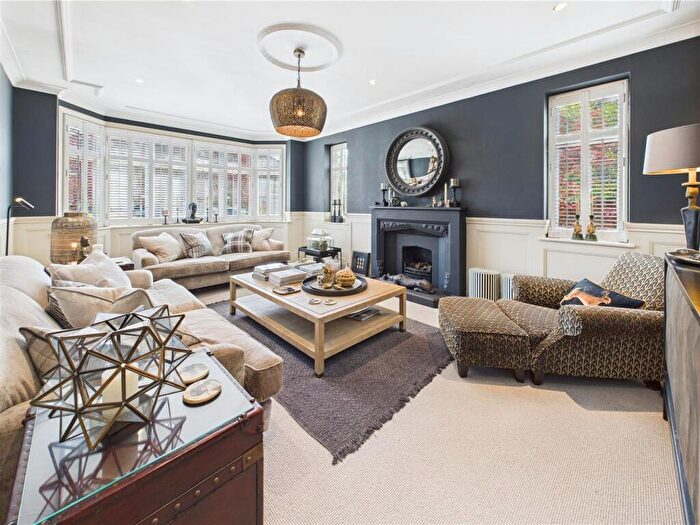 5 Bedroom Detached House For Sale In Woodside Avenue, Hersham, Walton-On-Thames, KT12