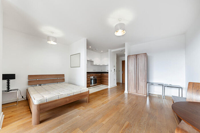 Apartment To Rent In Forge Square, London, E14