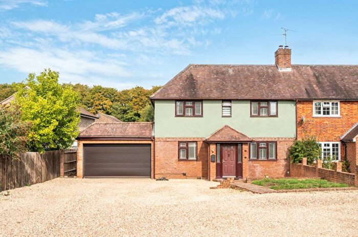 4 Bedroom Semi-Detached House For Sale In Dunsford Crescent, Basingstoke, Hampshire, RG23