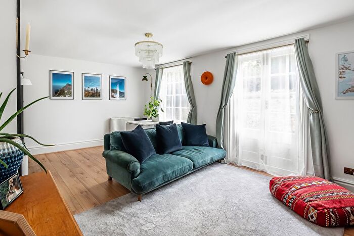 2 Bedroom Flat For Sale In Riverhead House, Worships Hill, Sevenoaks, Kent, TN13