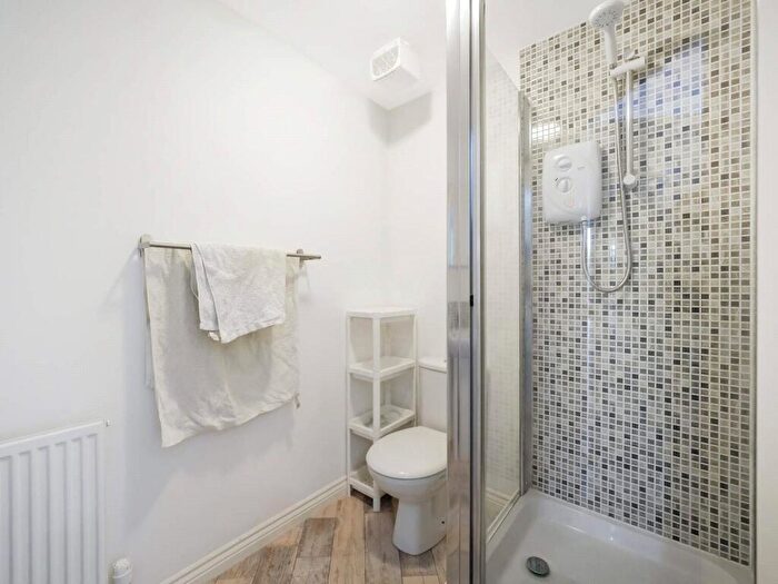 2 Bedroom Flat For Sale In Cyril Crescent, Paisley, Renfrewshire, PA1