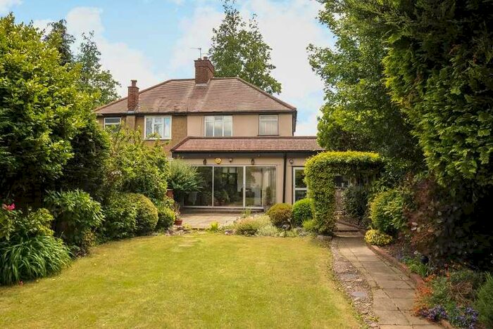 3 Bedroom Semi-Detached House To Rent In Northwood, HA6, HA6