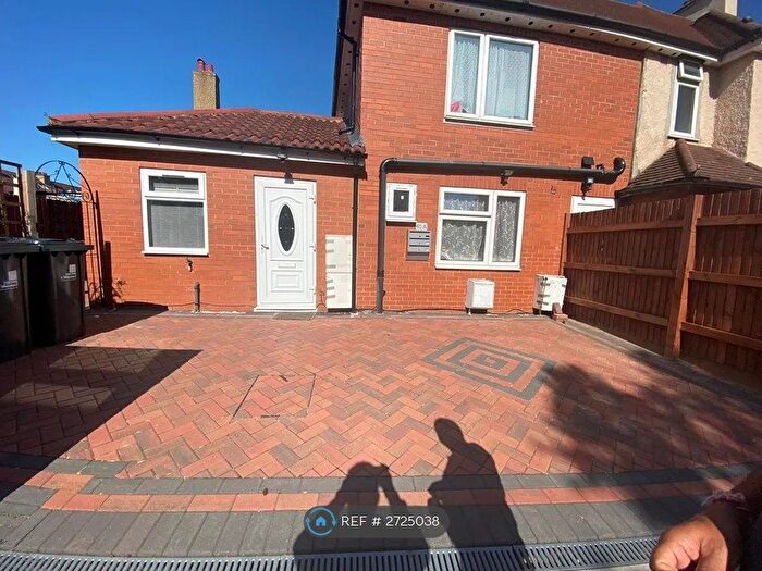 Studio To Rent In South Ealing, London, W5