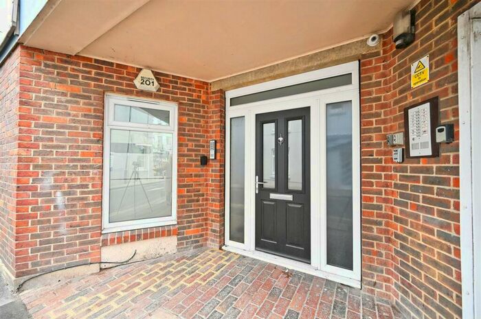 1 Bedroom Apartment To Rent In Clock Walk - High Street Bognor Regis, PO21