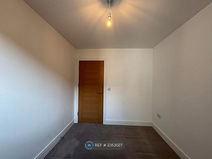 1 Bedroom Flat To Rent In Desborough Road, High Wycombe, HP11