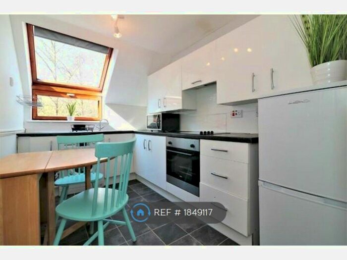 2 Bedroom Flat To Rent In Jennyswell Road, Paisley, PA2