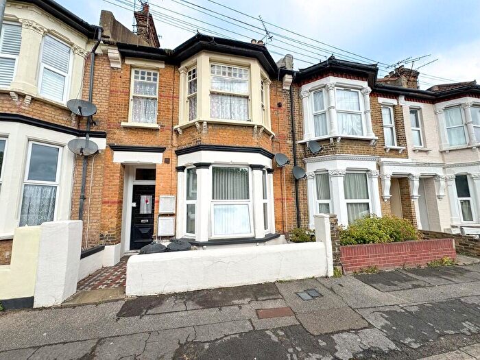 1 Bedroom Apartment For Sale In Hamlet Road, Southend-on-Sea, SS1