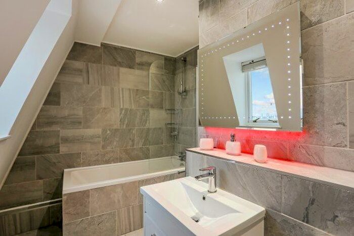 1 Bedroom Flat To Rent In A Queenstown Road, London, SW8