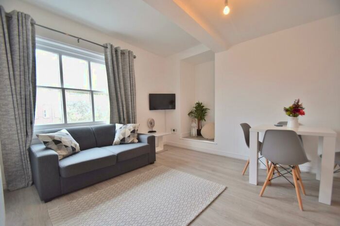 2 Bedroom Flat To Rent In Winchester, SO23