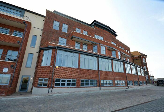 1 Bedroom Flat To Rent In Westcliff House, Sea Road, Westgate On Sea, CT8