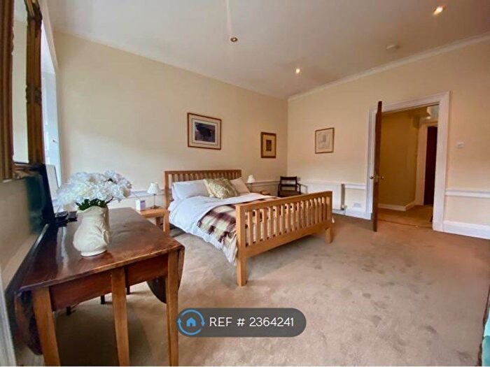 3 Bedroom Flat To Rent In St. Stephen Street, Edinburgh, EH3