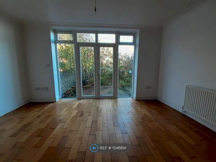 2 Bedroom Flat To Rent In Surrey Road, Cliftonville, Margate, CT9