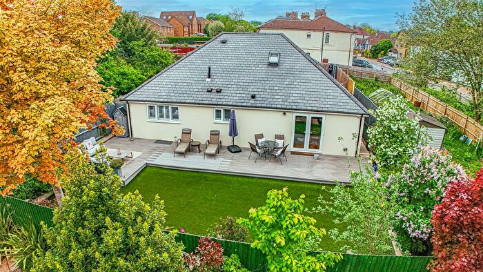 3 Bedroom Detached Bungalow For Sale In Deaconsfield Road, Hemel Hempstead, HP3
