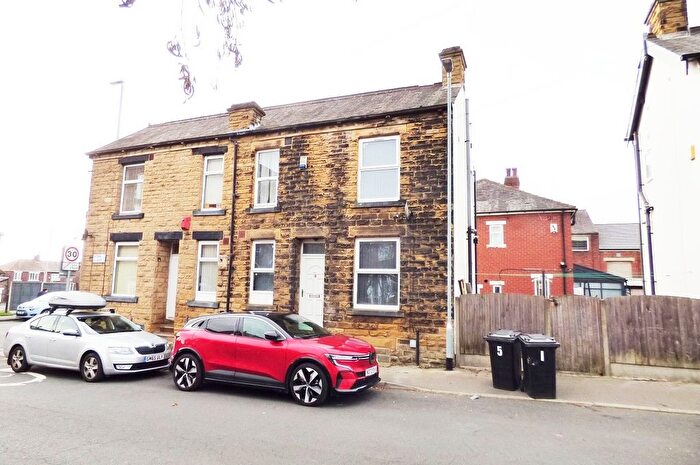 2 Bedroom End Of Terrace House To Rent In Nora Place, Leeds, LS13