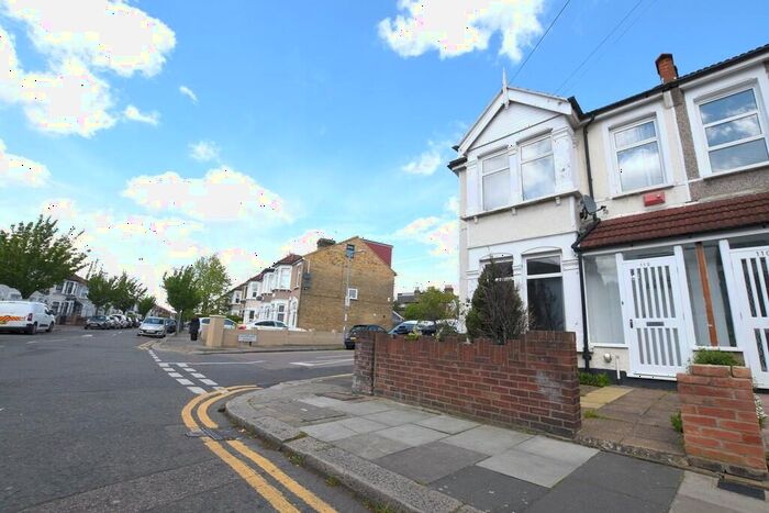 3 Bedroom End Of Terrace House To Rent In Wanstead Park Road, Ilford, IG1