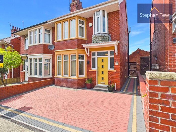 3 Bedroom Semi-Detached House For Sale In Ingleway Avenue, Blackpool, FY3