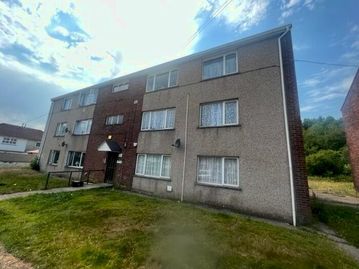 3 Bedroom Flat To Rent In Heol Yr Afon, Glyncorrwg, Port Talbot, SA13