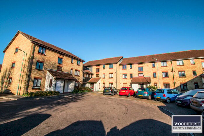 2 Bedroom Flat To Rent In King Arthur Court, Cheshunt, Waltham Cross, EN8