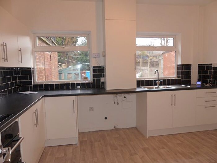 3 Bedroom Property To Rent In Duchess Street, Shaw, Oldham, OL2