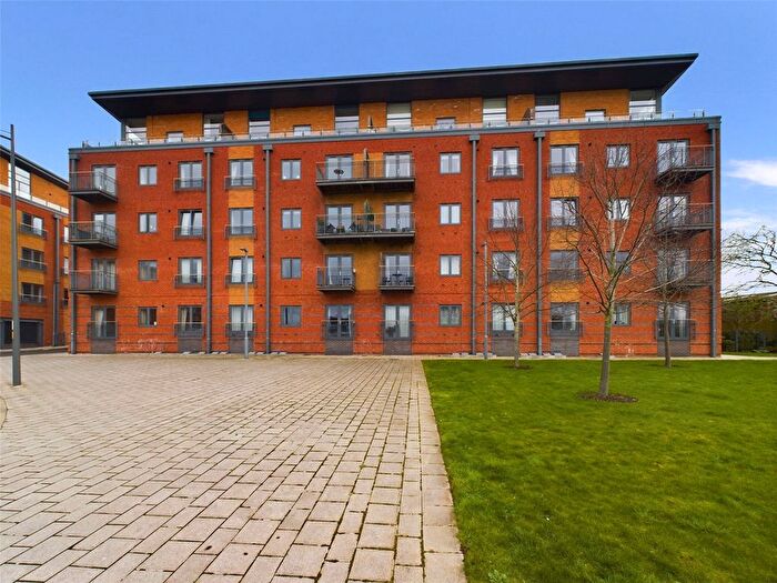 2 Bedroom Flat For Sale In Woodhouse Close, Worcester, Worcestershire, WR5