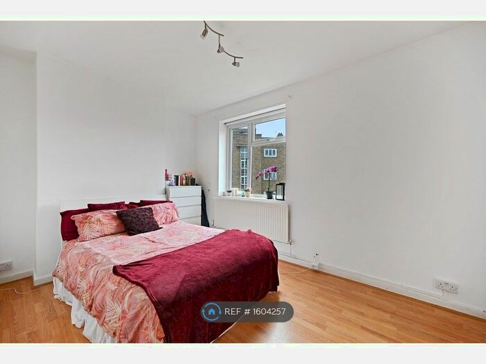 4 Bedroom Flat To Rent In Sir Alexander Road, Acton, W3