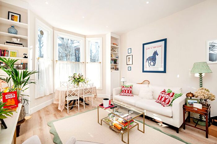 1 Bedroom Flat For Sale In Cambridge Gardens, London, W10