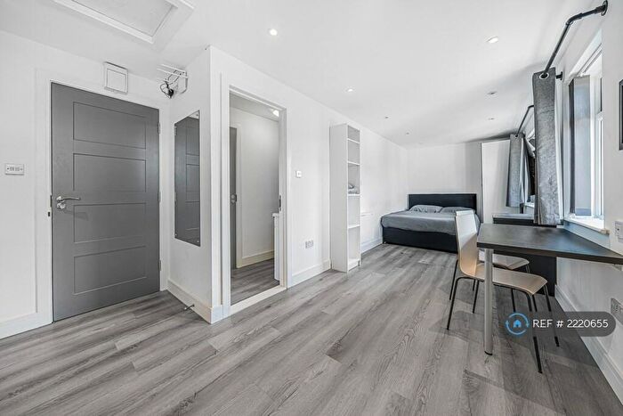 Studio To Rent In Camberwell, London, SE5