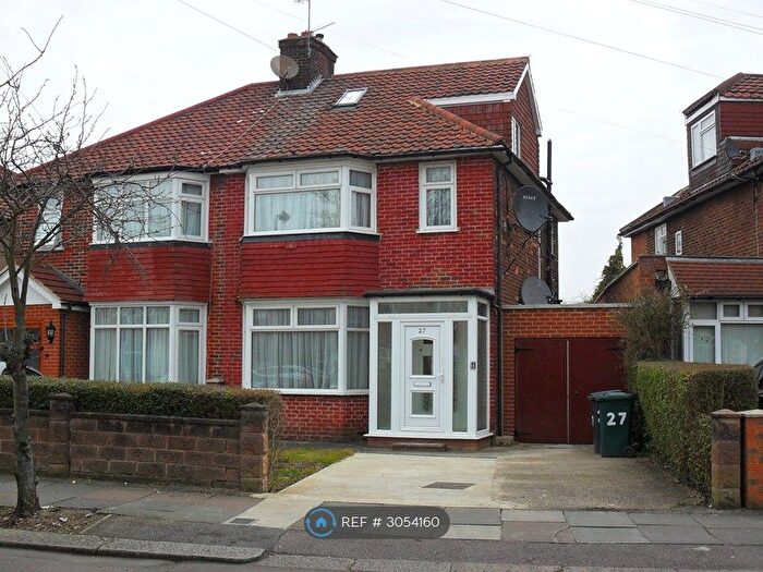 4 Bedroom Semi Detached House To Rent In New Way Road, London, NW9
