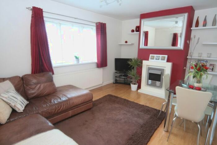 2 Bedroom Flat To Rent In Brighton Drive, Northolt, UB5