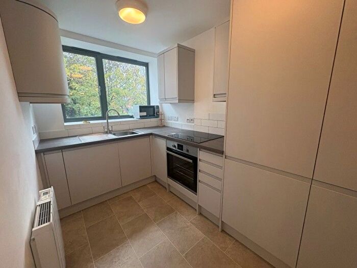 2 Bedroom Flat To Rent In Sydenham Road, Guildford, GU1