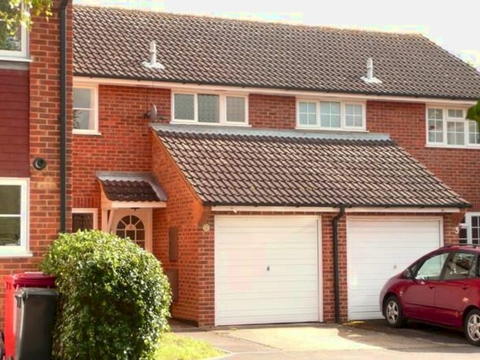 2 Bedroom Property To Rent In St Michaels Court, Burnham, Bucks, SL2