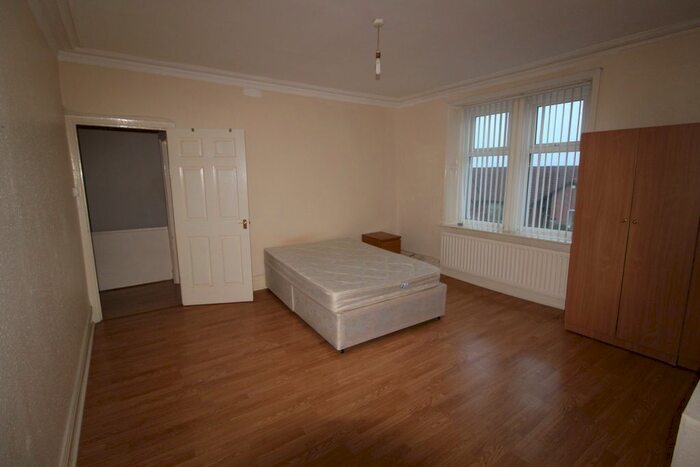 3 Bedroom Flat To Rent In Woodbine Terrace, High Felling, NE10