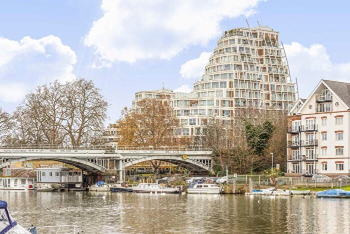 3 Bedroom Flat For Sale In Henry Macaulay Avenue, Kingston Upon Thames, KT2