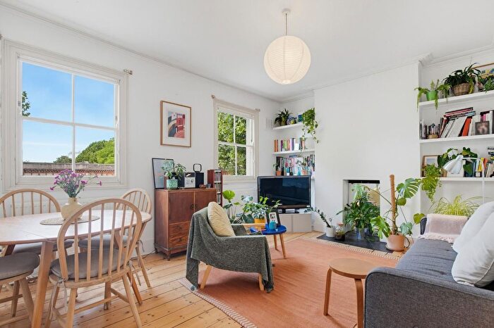 1 Bedroom Flat For Sale In Benhill Road, London, SE5