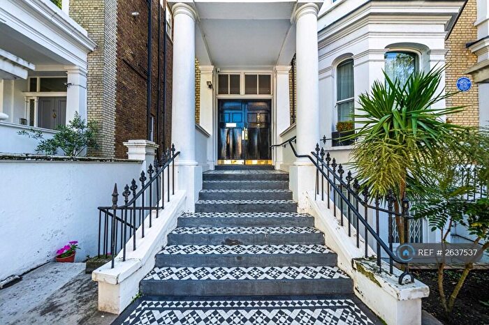 2 Bedroom Flat To Rent In Redcliffe Gardens, London, SW10