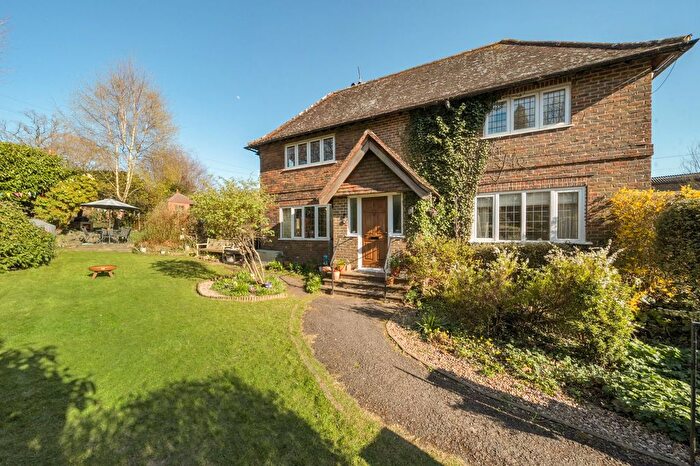 3 Bedroom Flat For Sale In Weysprings, Haslemere, GU27