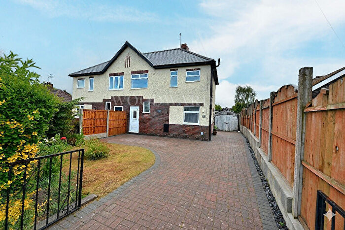3 Bedroom Semi-Detached House For Sale In Fall Road, Heanor, DE75